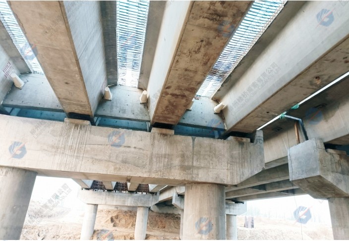 威围高速防落梁装置