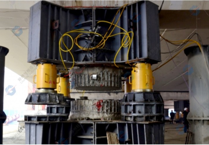 成都二环路钢箱梁整体顶升施工